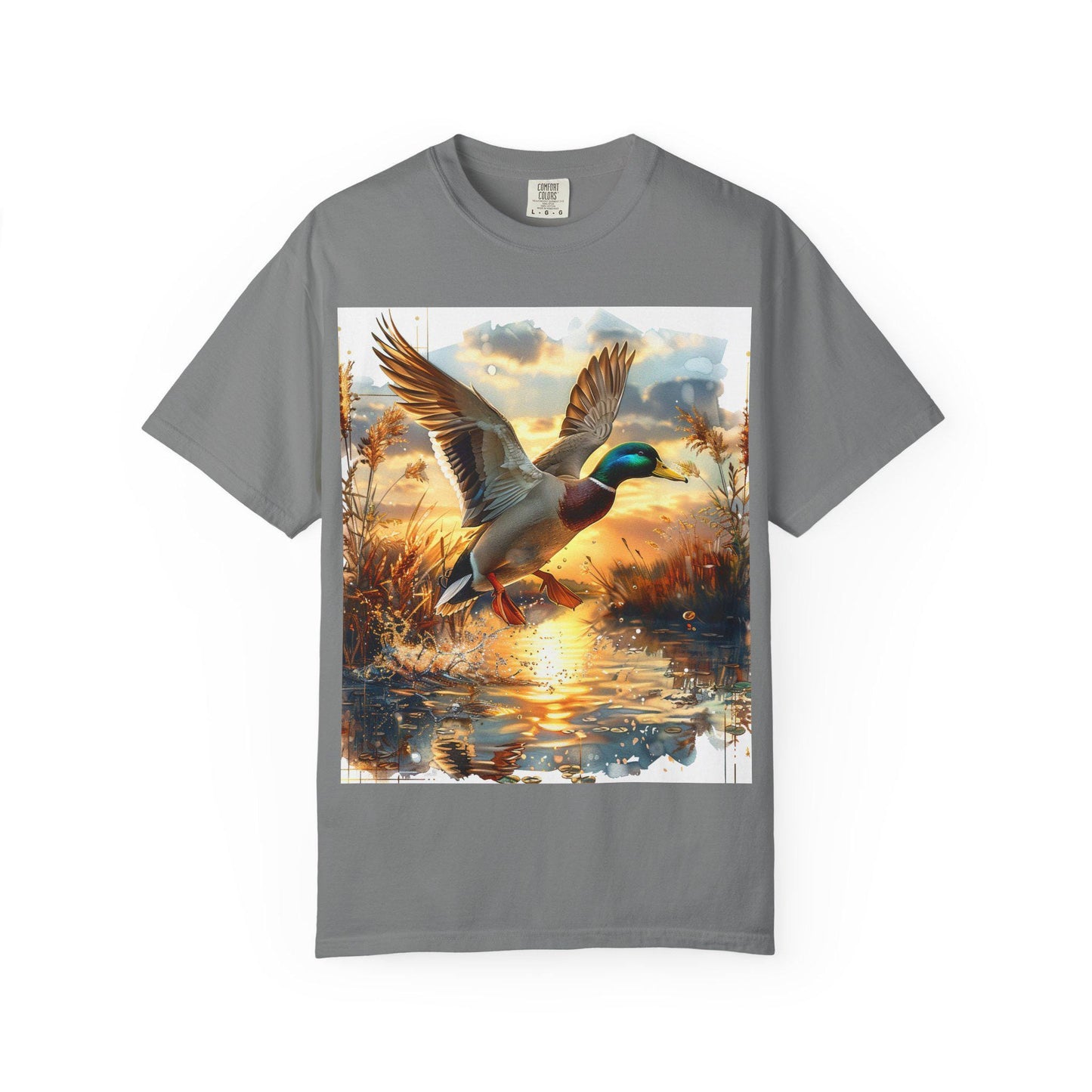 Mallard Duck Hunting T-Shirt Unisex Garment-Dyed Graphic Tee for Nature Lovers & Outdoor Men women