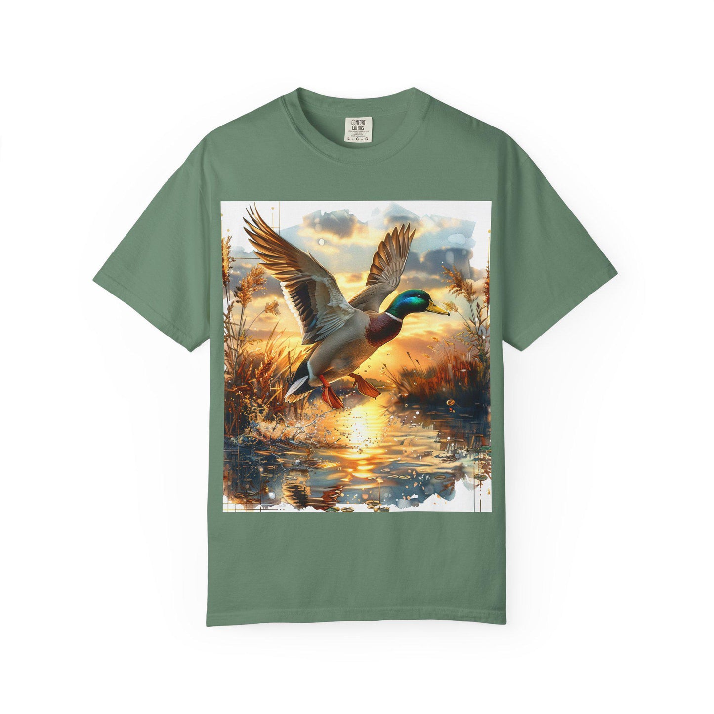 Mallard Duck Hunting T-Shirt Unisex Garment-Dyed Graphic Tee for Nature Lovers & Outdoor Men women