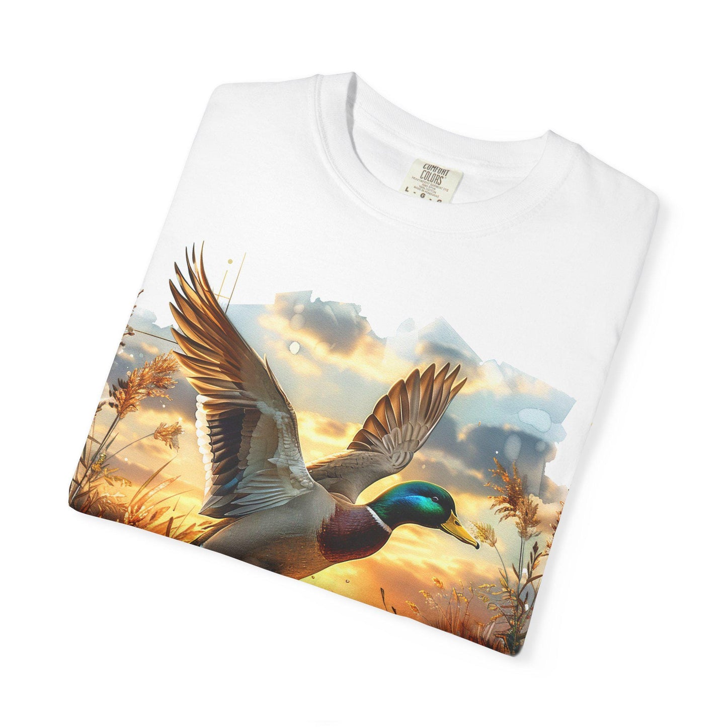 Mallard Duck Hunting T-Shirt Unisex Garment-Dyed Graphic Tee for Nature Lovers & Outdoor Men women