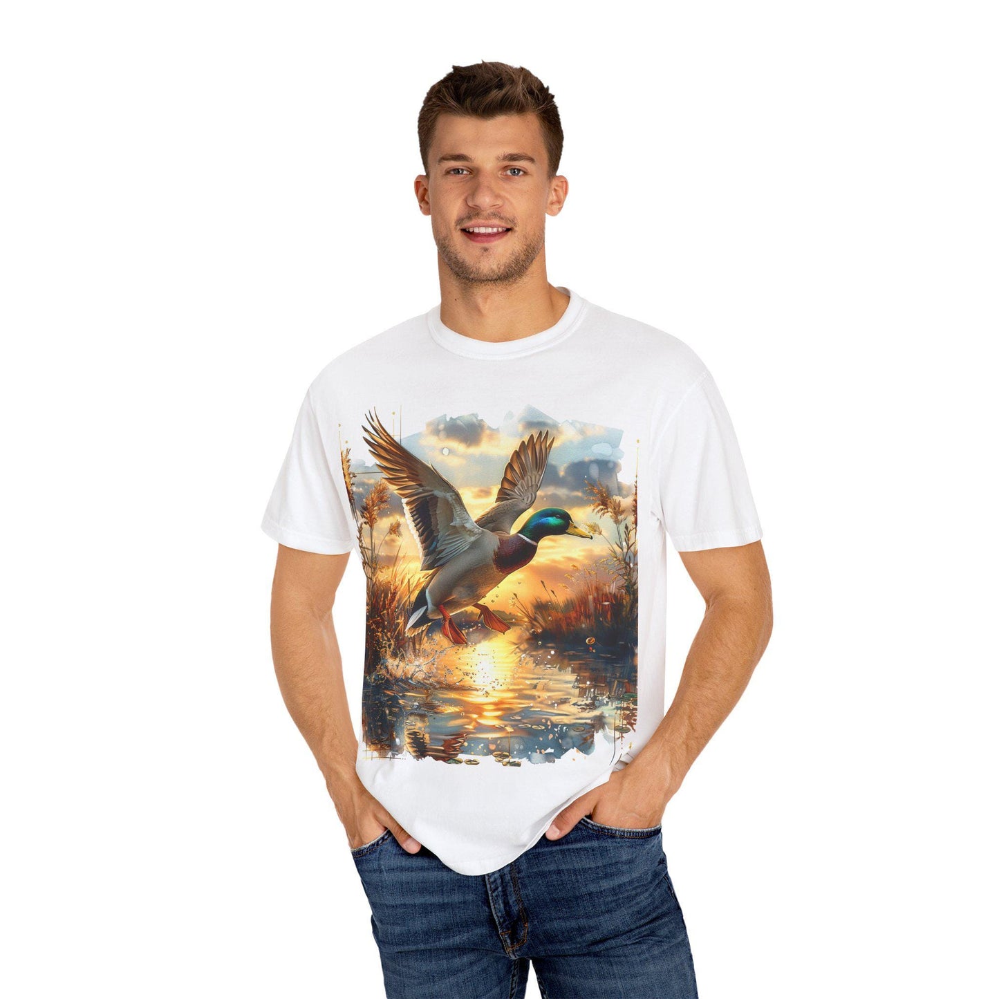 Mallard Duck Hunting T-Shirt Unisex Garment-Dyed Graphic Tee for Nature Lovers & Outdoor Men women