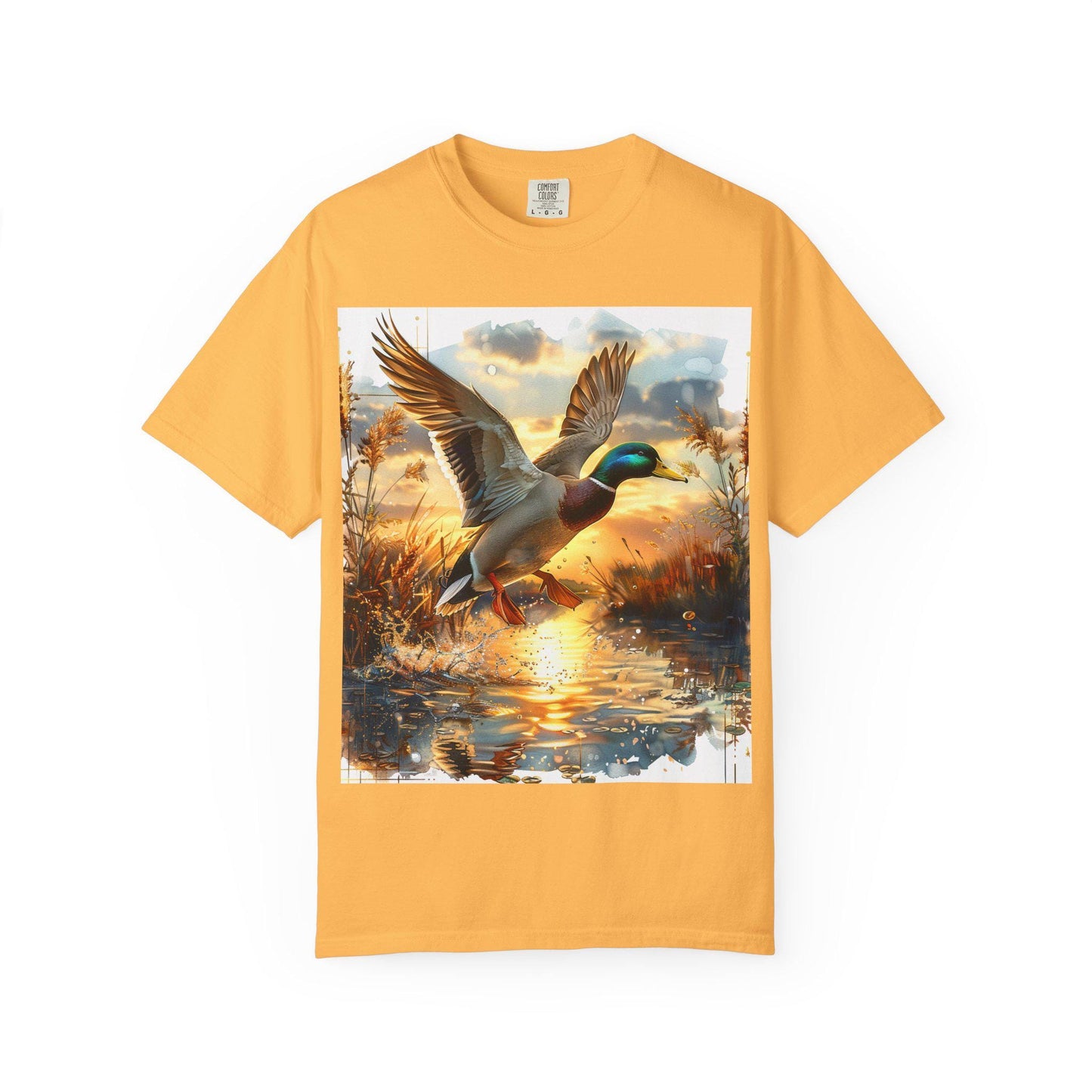 Mallard Duck Hunting T-Shirt Unisex Garment-Dyed Graphic Tee for Nature Lovers & Outdoor Men women