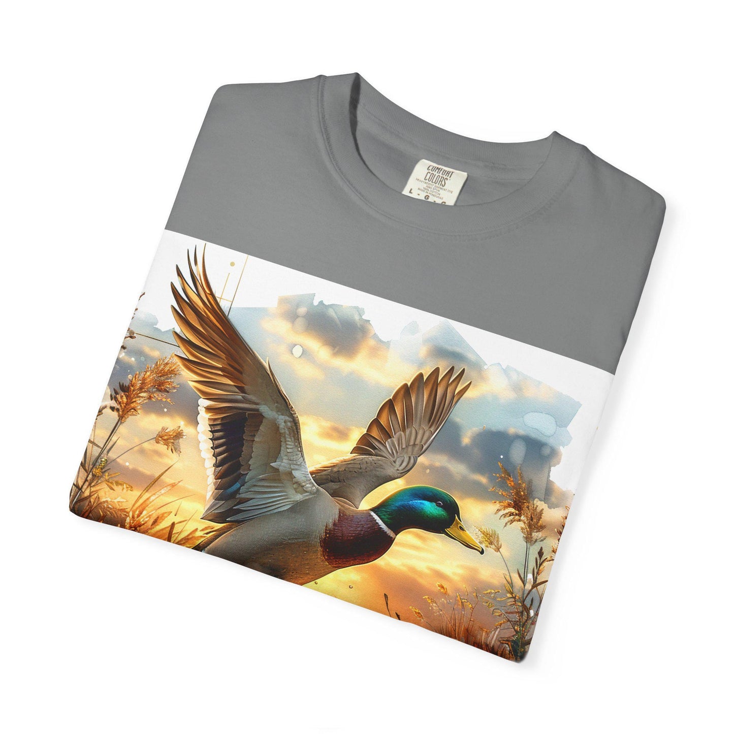Mallard Duck Hunting T-Shirt Unisex Garment-Dyed Graphic Tee for Nature Lovers & Outdoor Men women