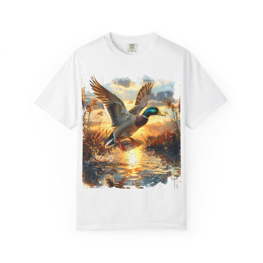 Mallard Duck Hunting T-Shirt Unisex Garment-Dyed Graphic Tee for Nature Lovers & Outdoor Men women