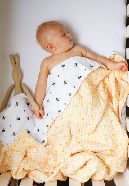 ORGANIC SNUG BLANKET - BEES